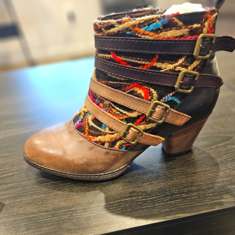 NWOT Spring Step L'Artiste Boots, Size 8.5
